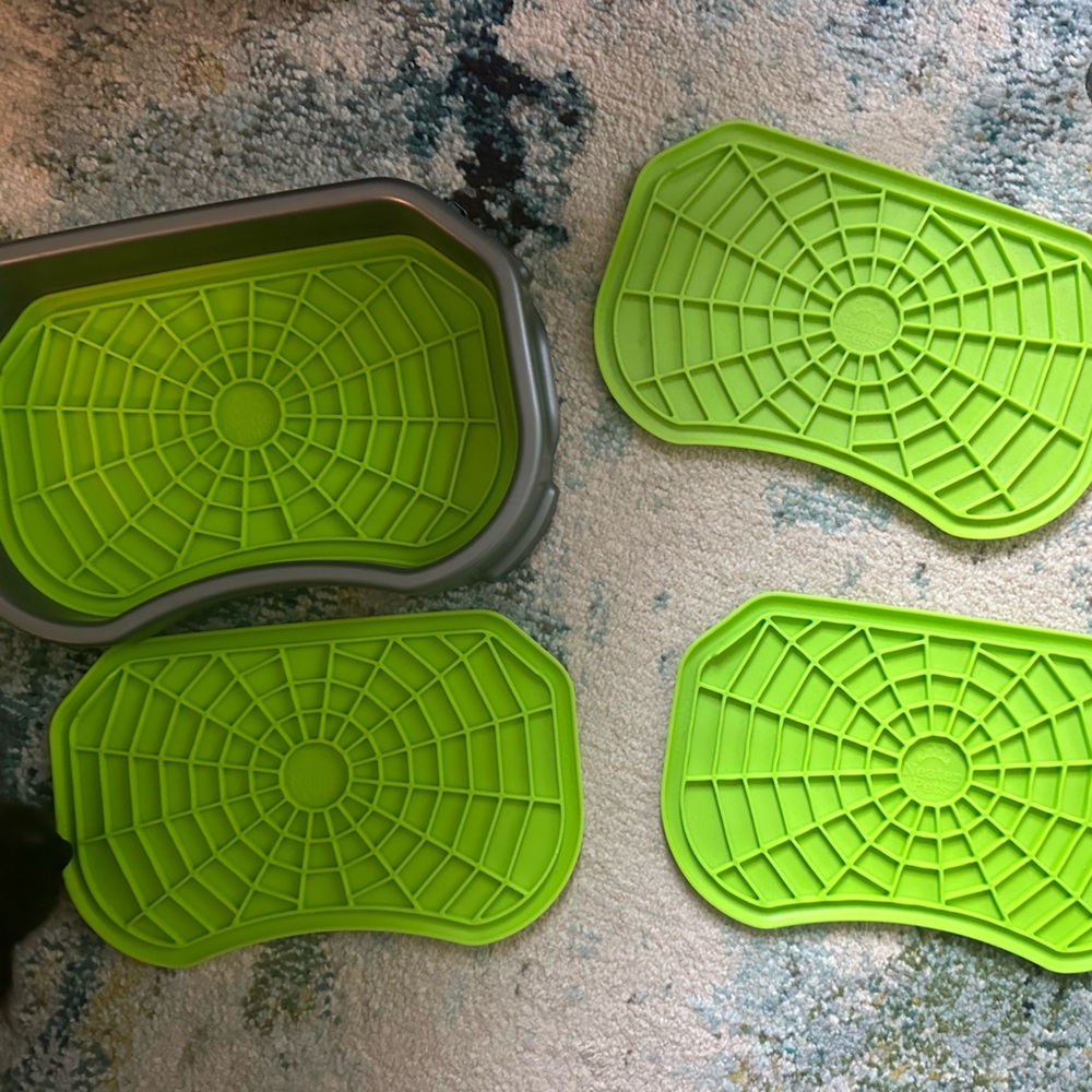 Neat-Lik Slow Feed Licking Mat with Mess-Proof Tray